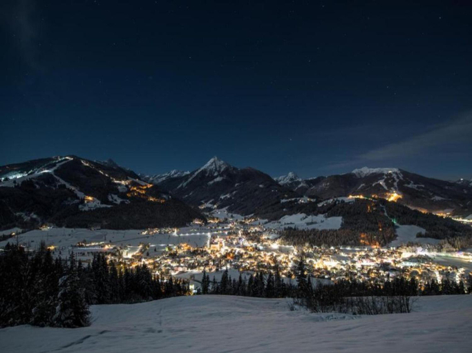 Others 5, Chalet in Saalbach near Ski Lift, Zell am See