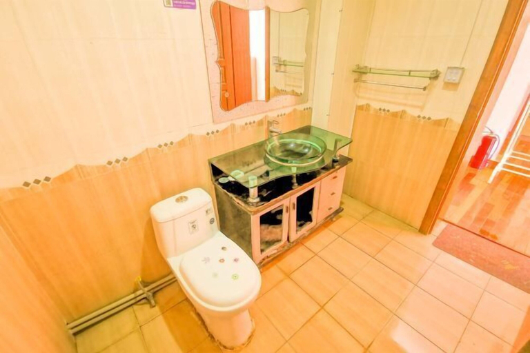 Bathroom 4, Jianying, Lijiang