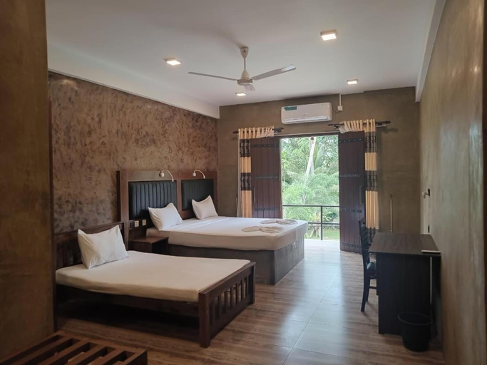 Others 3, Hotel Riverrina, Negombo