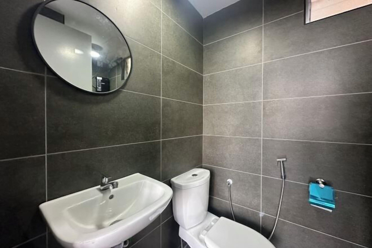 Room 4, ABHome [Camp Suite] Midas Seri Alam #Mall #JB, Johor Bahru