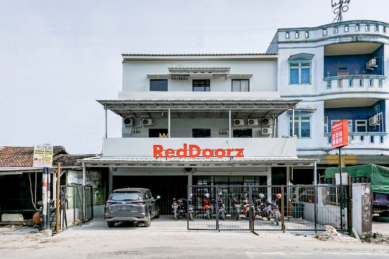 Exterior & Views, RedDoorz @ Jalan Pangeran Tirtayasa Lampung 2, Bandar Lampung