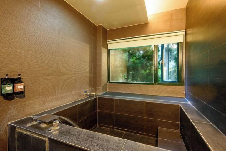Bathroom 4, Xiang Ting, Nantou