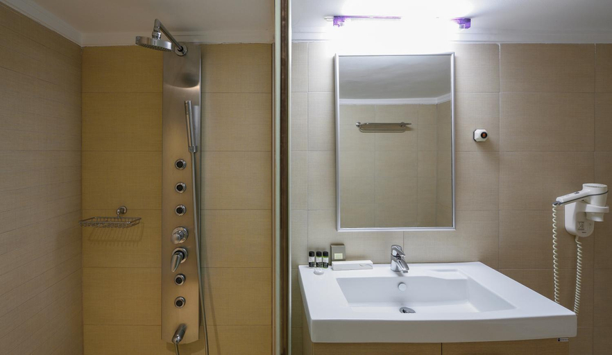 Bathroom 3, Mendi Hotel, Central Macedonia