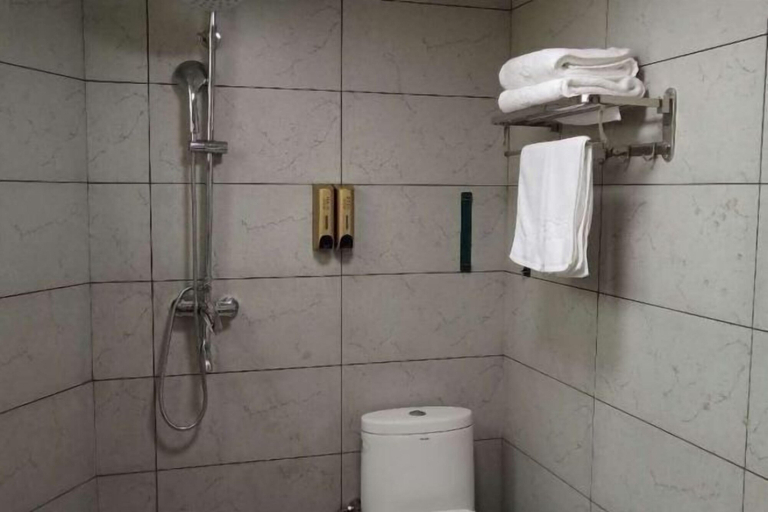 Bathroom 3, Yongda Hotel, Shangrao