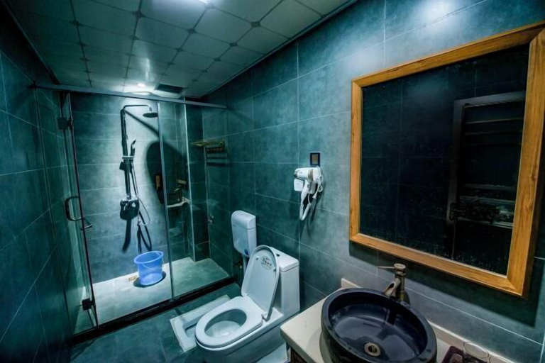 Bathroom 4, Yangshuo Xianggong Mountain Villa (Xianggong Mountain Scenic Area Store), Guilin