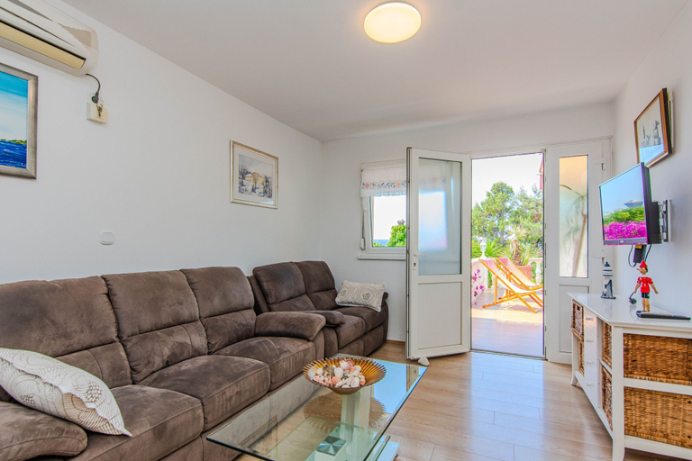 Room 2, Holiday Home Florendale With Pool, Jasenice