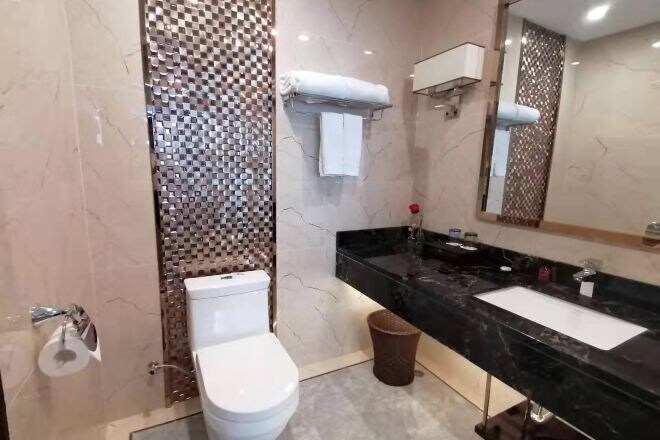 Bathroom 3, Jinhengsheng Holiday Hotel, Zhangzhou