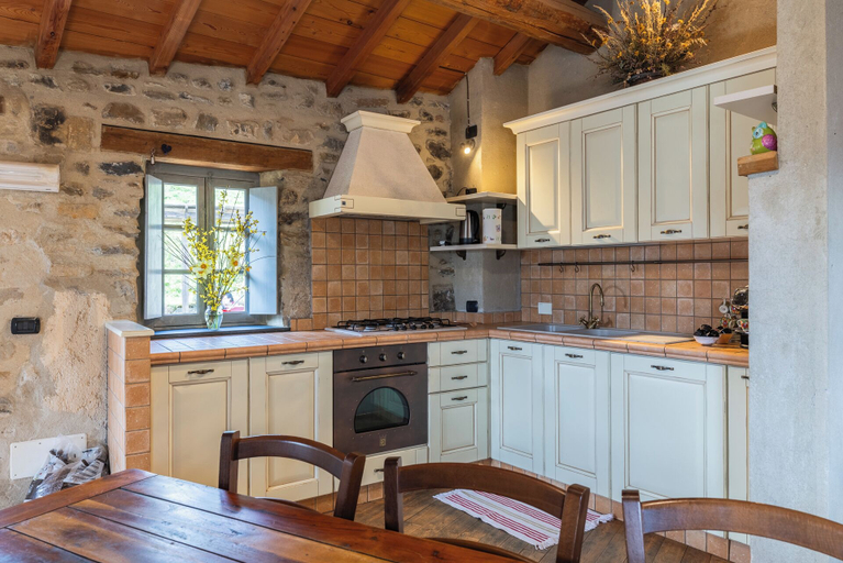 Shared kitchen, Rifugio Ca' da Cardella, Imperia