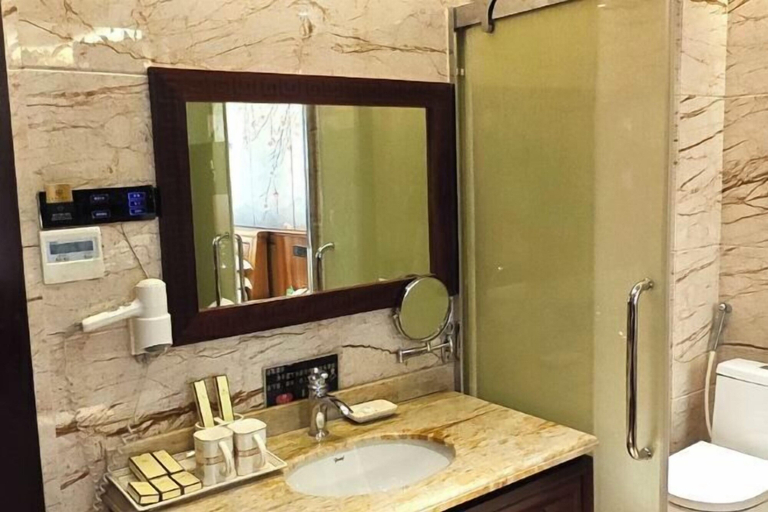 Bathroom 3, Wenhe Hotel, Beihai