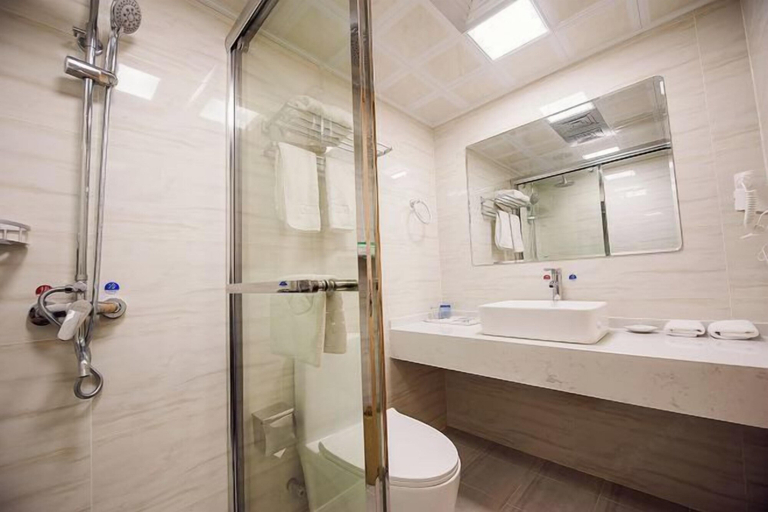 Bathroom, Chunlan Business Hotel, Taizhou