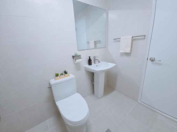 Bathroom 5, G Hotel Busan Station, Dong