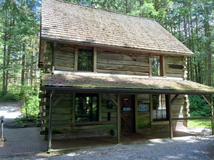 Exterior 4, Glacier WA Mt Baker Vacation Rentals, Whatcom