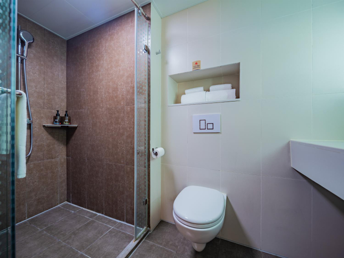 Bathroom 3, Ibis Chengdu Wuhouci Yongfeng Subway Station Hotel, Chengdu