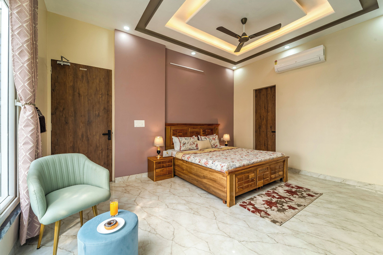 Room 5, ELIVAAS Echoes by the Aravali 5BHK villa, Jaipur
