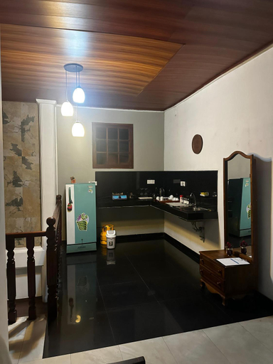 Others 5, Hotel Halona, K.F.G. & G. Korale