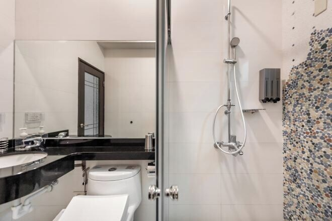 Bathroom 4, Xinhaiminsu, Hualien