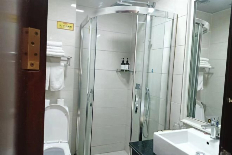 Bathroom 3, Yaxuan Hotel, Ankang