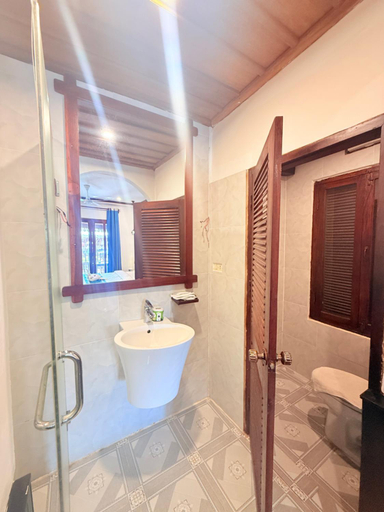 Bathroom 3, Chaluenxay Boutique Hotel, Luang Prabang