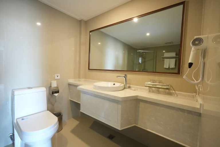 Bathroom 4, Tumenjiang Business Hotel, Yanbian Korean