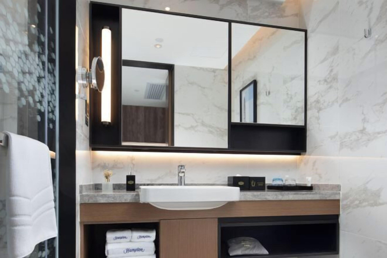 Bathroom 4, Hampton by Hilton Shenzhen Futian Mangrove Park Apartments, Shenzhen