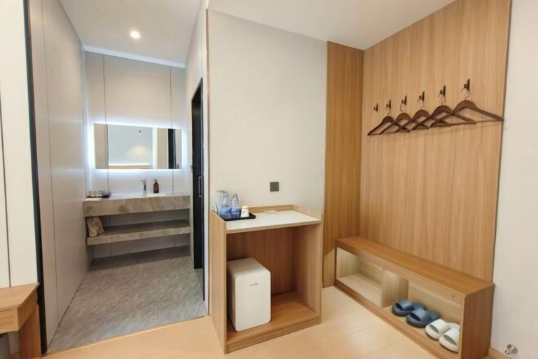 Bathroom, Orange Warm Hotel, Qiannan Buyei and Miao