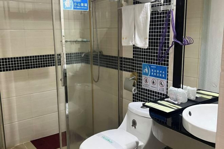 Bathroom 5, Yinhong Hostel, Jiangmen