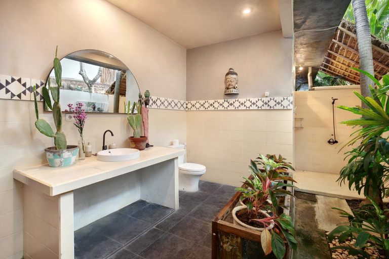 Bathroom 4, Seminyak Beach Seagrass Villa 4BR - pool & staff, Badung