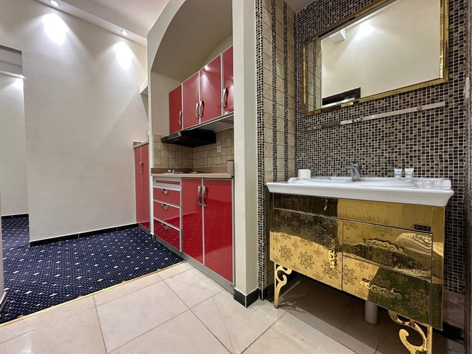 Bathroom, Alamaken Lana