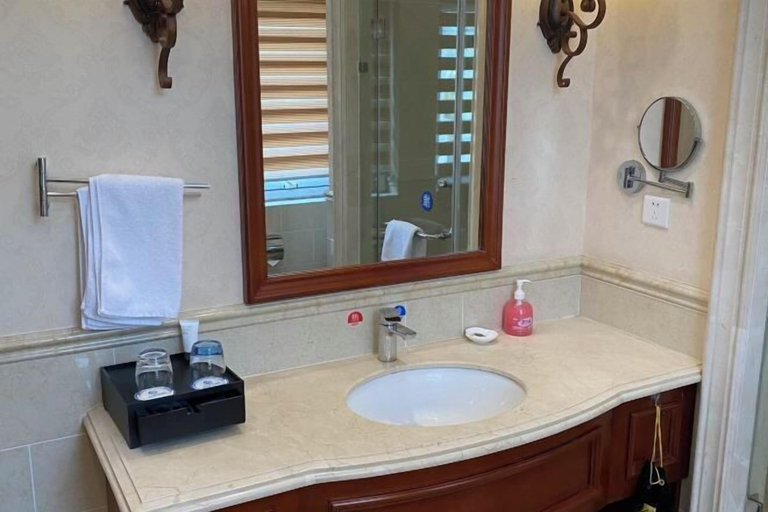 Bathroom 3, Aohua International Hot Spring Hotel, Linyi