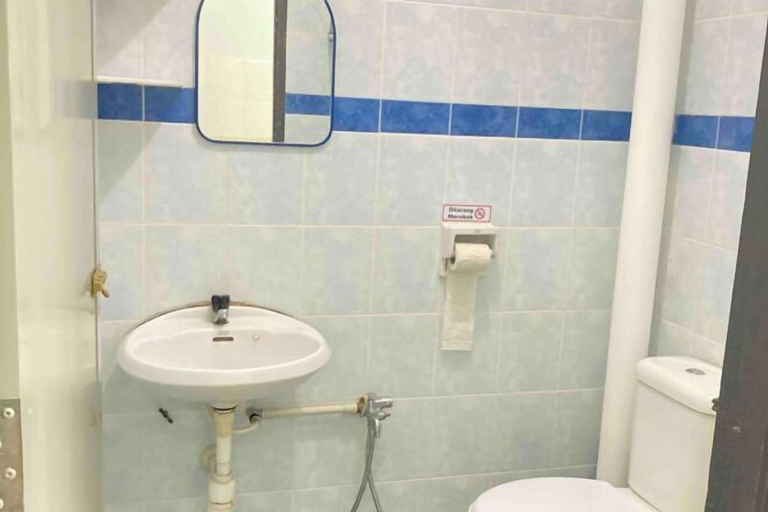 Room 2, leisurecorner 25, Seberang Perai Tengah