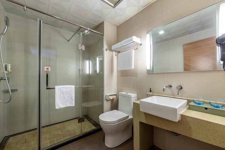 Bathroom 3, Ibis Yangzhou Wenchang Pavilion Hotel, Yangzhou