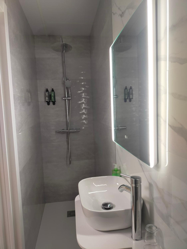 2, Hostal DS, Madrid