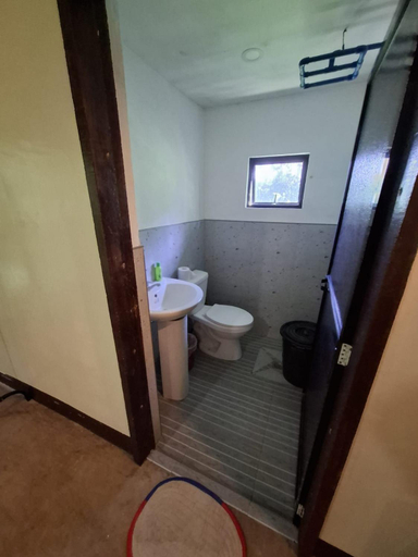 Bathroom, Izzahjay homestay, Burgos