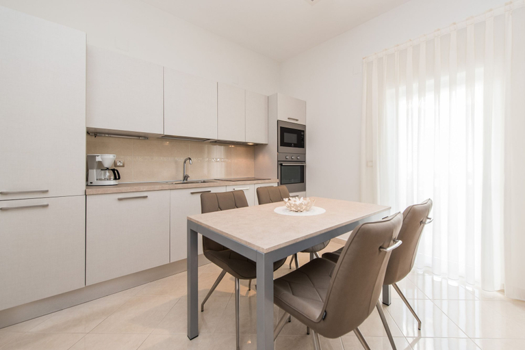 Room 5, Sargas Suite 4 With Garden View, Novalja