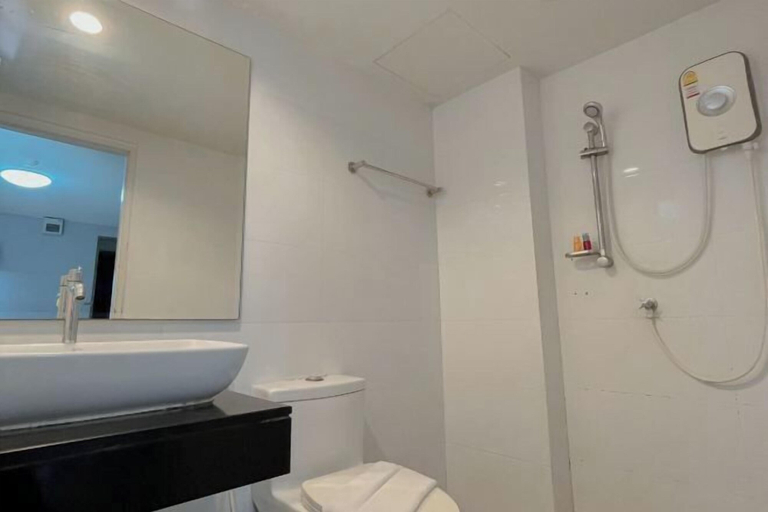 Bathroom, Big Zen Hotel, Muang Nonthaburi