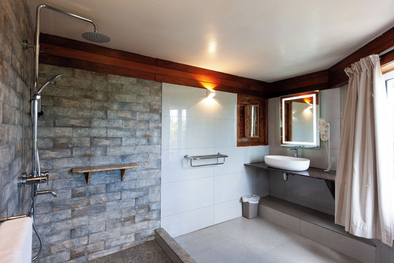 Bathroom 2, Chalets Cote Mer