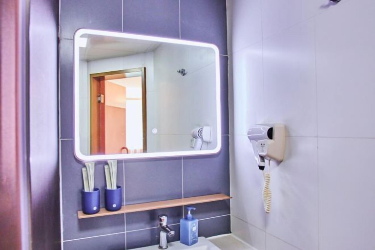 Bathroom 4, HanTing Hotel (Zhuhai Jinwan Airport), Zhuhai