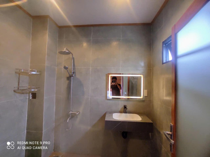 Bathroom, Cat Tien Riverside Lodge, Tân Phú
