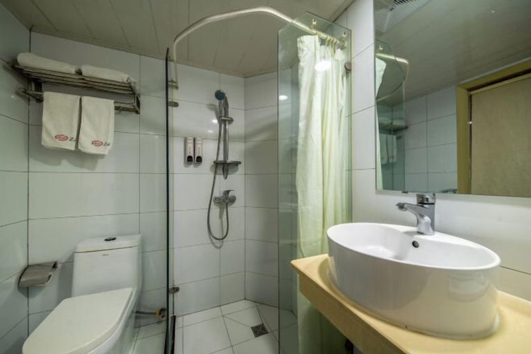 Bathroom 4, Qianshan Zhong'an Express Hotel, Anqing