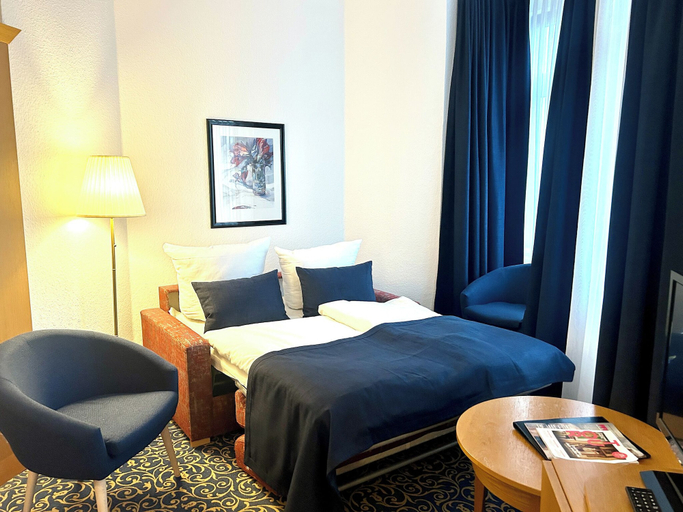Bedroom 3, Hotel Am Kurpark Bad Salzelmen, Salzlandkreis
