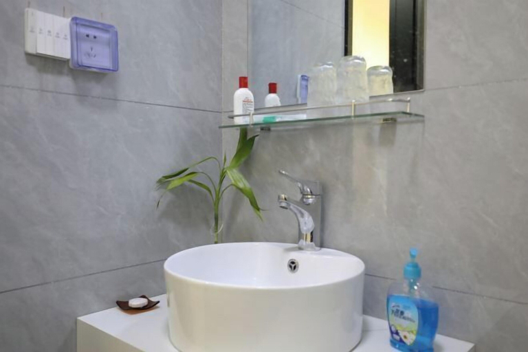 Bathroom 4, FuNan Baijing Shangwu Hotel, Fuyang