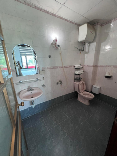 Bathroom 3, Nhà nghỉ Gia Linh, Cao Bằng