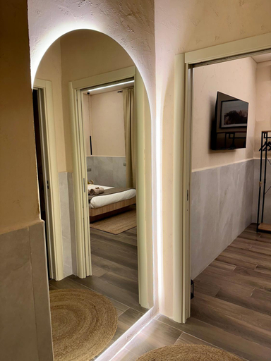 Others 4, Falco Suite Apartment, Napoli