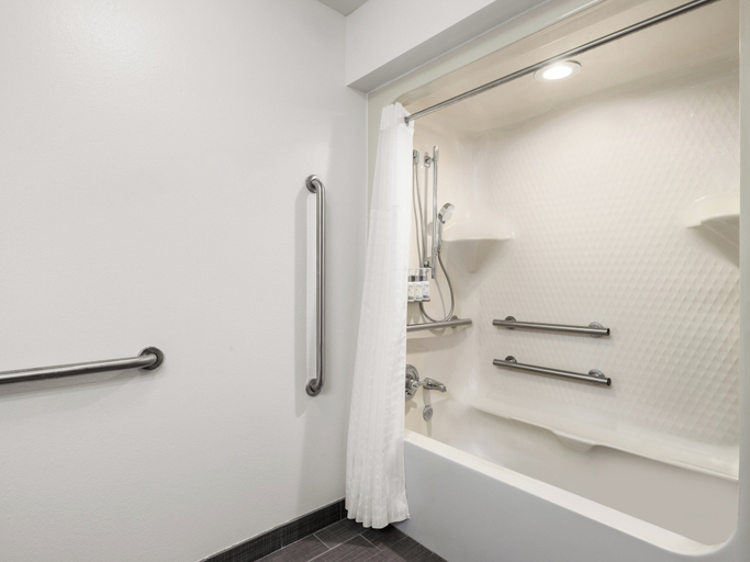 Bathroom 5, Garner Hotel Totowa by IHG, Passaic