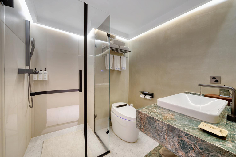 Bathroom 3, Yangshuo Mijian Hotel, Guilin
