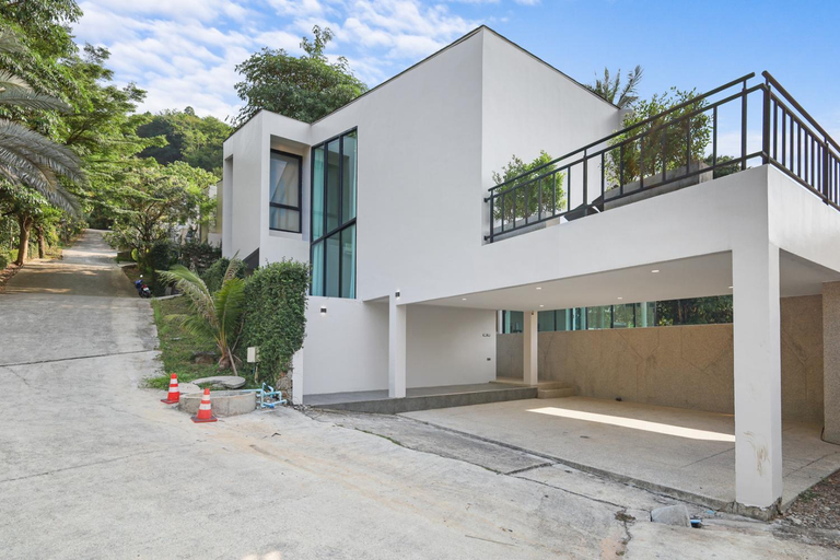 Exterior & Views