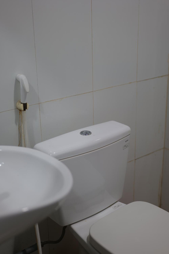 Bathroom, Nong Trai Hai Van - San Chim Vam Ho, Ba Tri