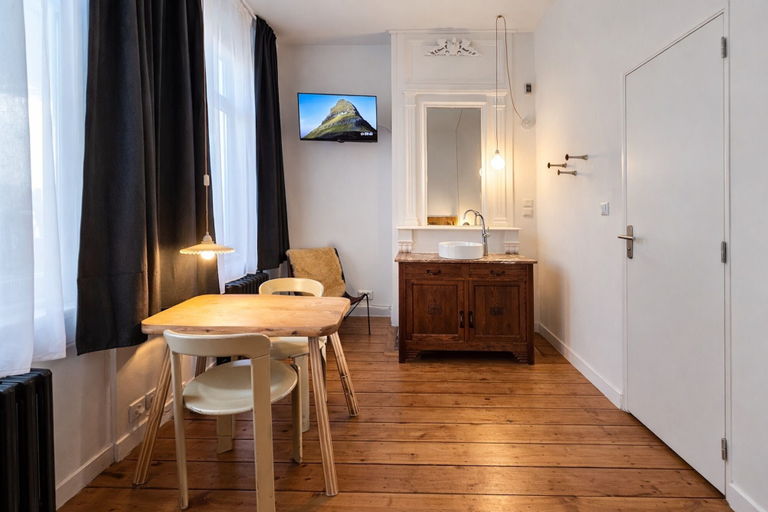 Room 2, La Maison Fives, Nord
