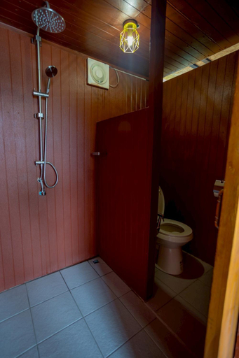 Bathroom 2, Father Garden Inthanon, Chom Thong
