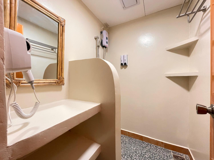 Bathroom 3, Galera Lodge, Puerto Galera